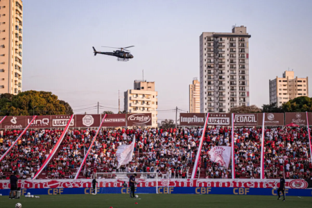 Torcida do Vila Nova no OBA