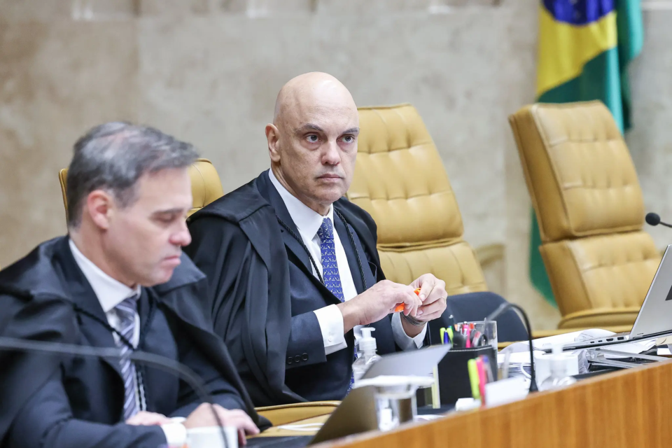 Ministros Alexandre de Moraes e André Mendonça
