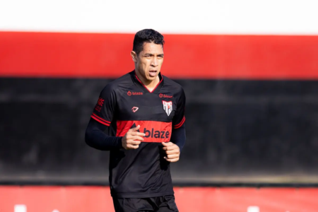 Igor Henrique em treino pelo Atlético