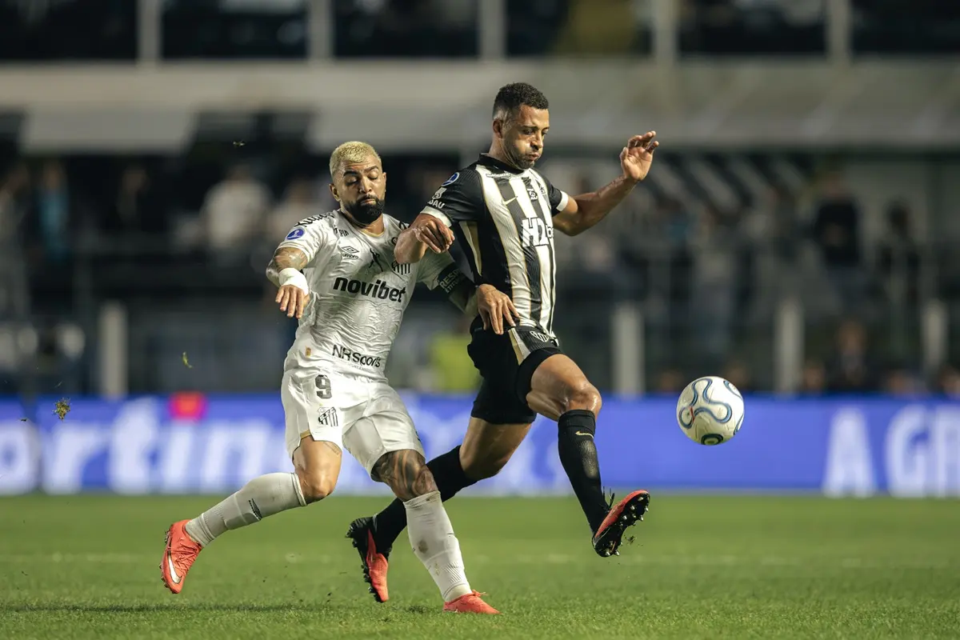Santos derrota Atlético
