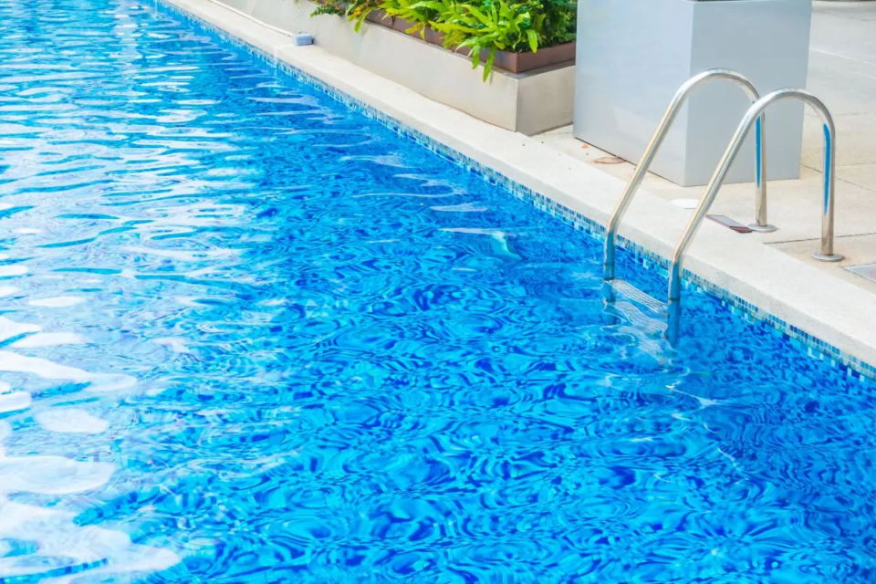beautiful-luxury-hotel-swimming-pool-resort-1790541125