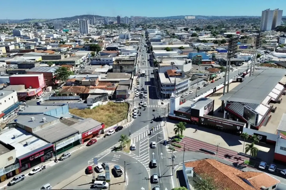 Vista aérea do bairro de Campinas, em Goiânia, com o Estádio Antônio Accioly à direita (Foto: Prefeitura de Goiania)