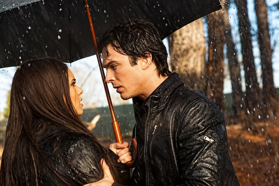 Elena e Damon em cena de The Vampire Diaries (Foto: Divulgação/The CW)
