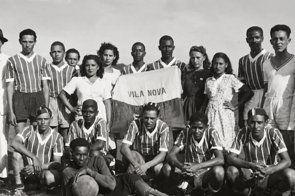 Registro histórico reúne jogadores e moradores ligados ao Vila Nova nos primeiros anos do clube, fundado em Goiânia em 1943 (Imagens: Nossa História Daria um Filme/TV UFG)