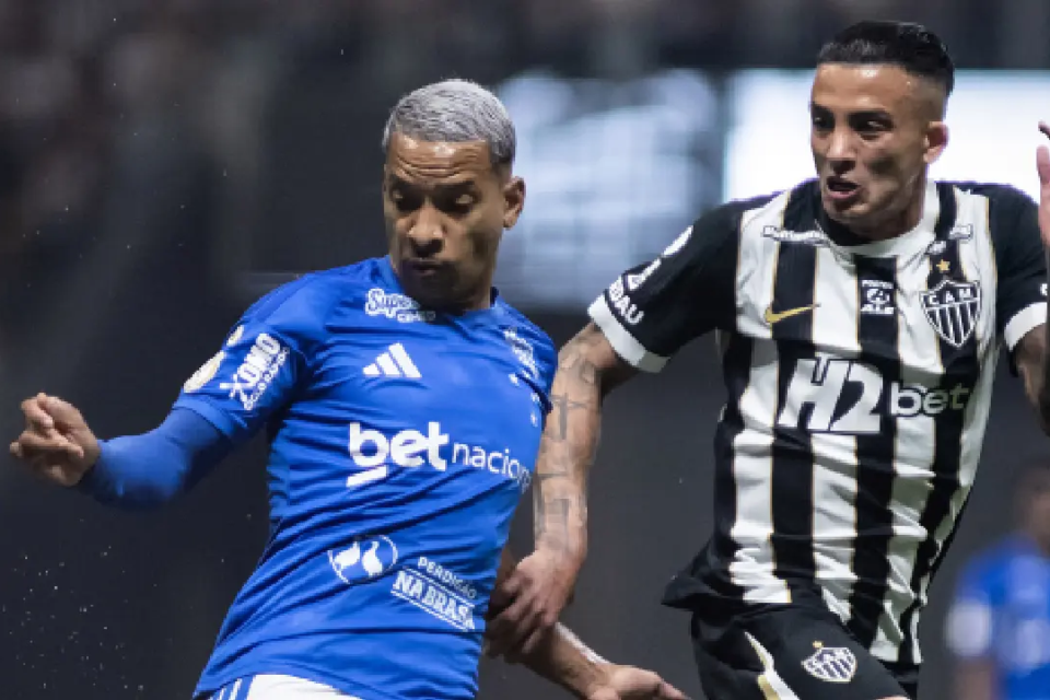 Atlético-MG vence o Cruzeiro de virada
