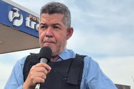 'Deixa essa disputa para os favoritos', diz Delegado Waldir sobre meta de votos em 2026