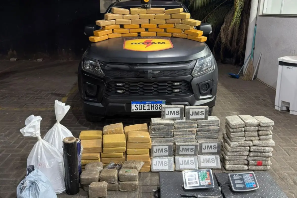 Por meio do disque denúncia, a Rotam apreendeu 200kg de drogas em Goiânia (Foto: Rotam)