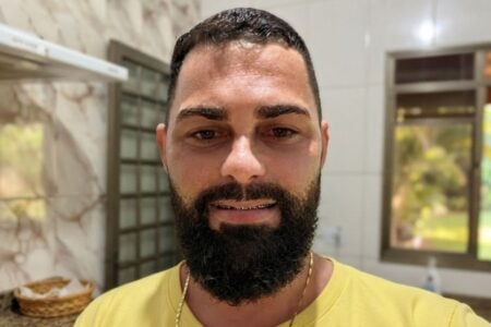 ucas Coelho de Moura, vendedor de Goiânia que busca reencontrar cinco irmãos separados na infância