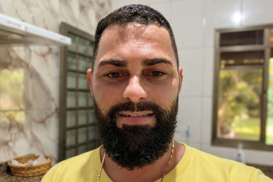 ucas Coelho de Moura, vendedor de Goiânia que busca reencontrar cinco irmãos separados na infância