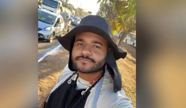 Henderson Batista, de 30 anos, durante a rotina de trabalho em Goiânia