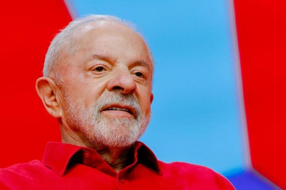 Lula diz ter decidido acabar com as bets e afirma que futebol deverá se readaptar Presidente volta a criticar apostas em palanque