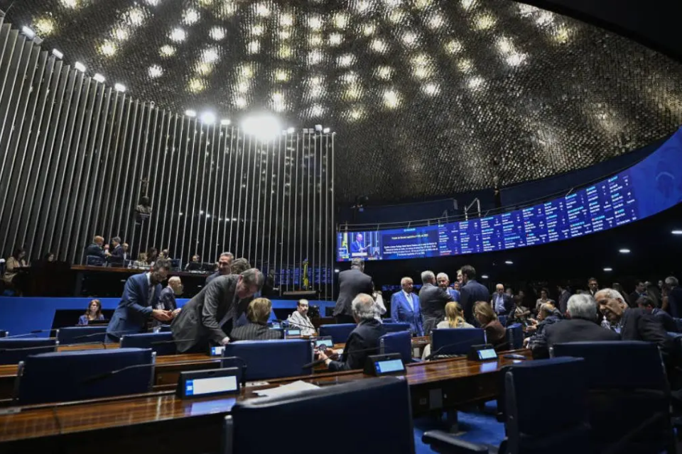 Fim da escala 6x1: governo Lula tenta votar semana que vem e oposição busca adiar votação Base governista articula calendário especial