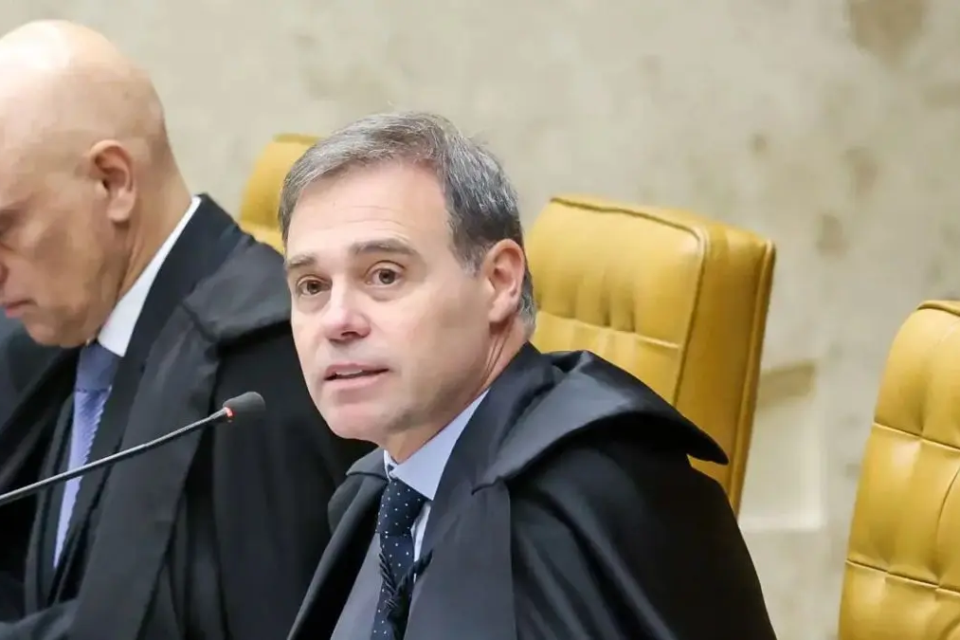 TSE tem 3 votos a 1 para manter derrubada de notícia falsa sobre Flávio Bolsonaro e Nossa Senhora