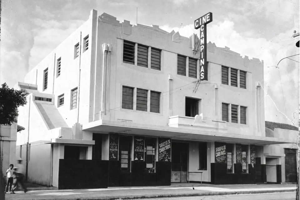 Fachada do Cine Campinas, na Avenida 24 de Outubro, na década de 1950 (Foto: Reprodução/Página Goiânia Antiga)