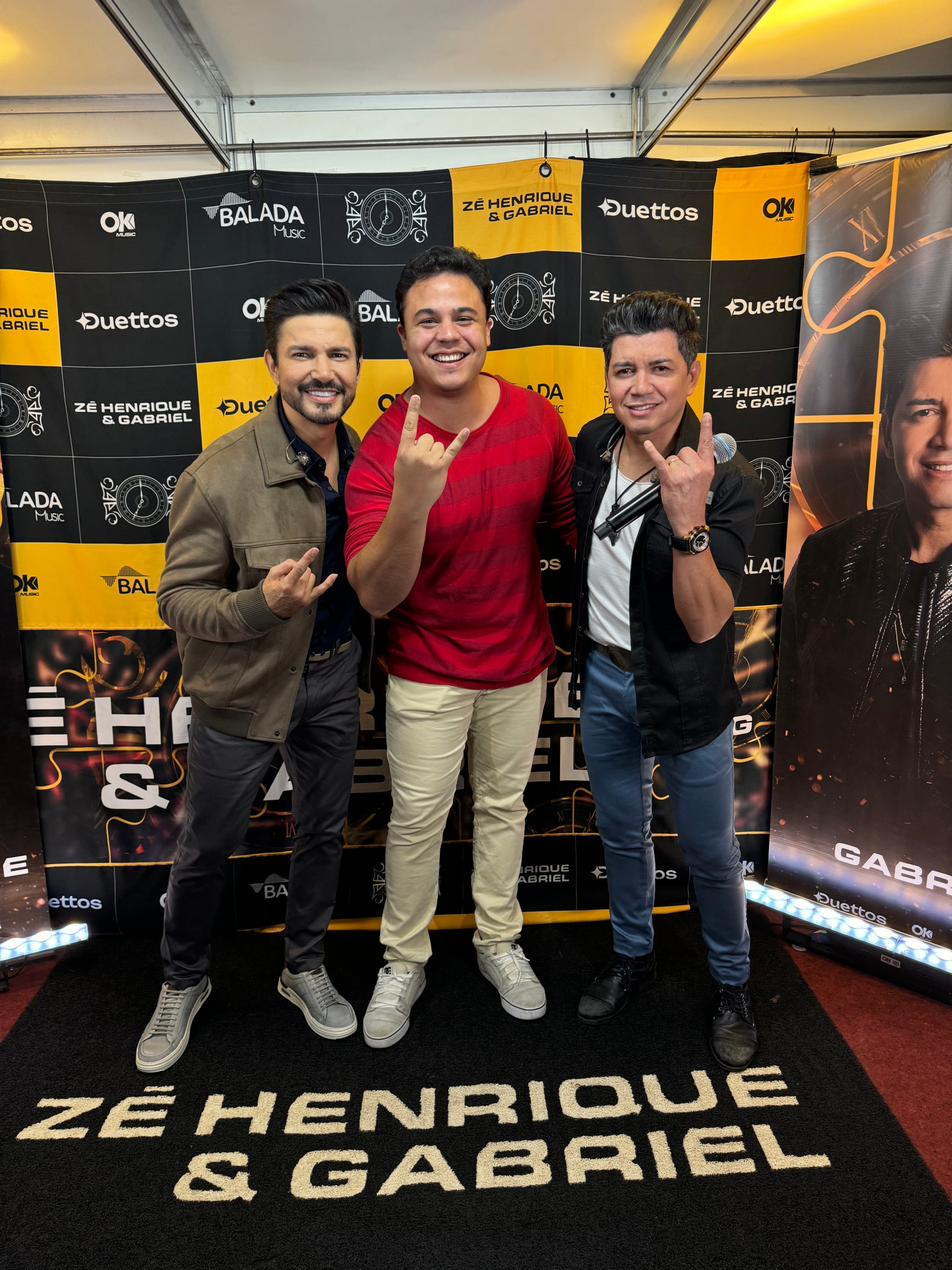 Maestro Cláudio Elísio ao lado da dupla Zé Henrique & Gabriel (Foto: Acervo pessoal)