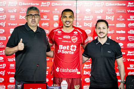 Vila Nova apresenta Jonathan Costa