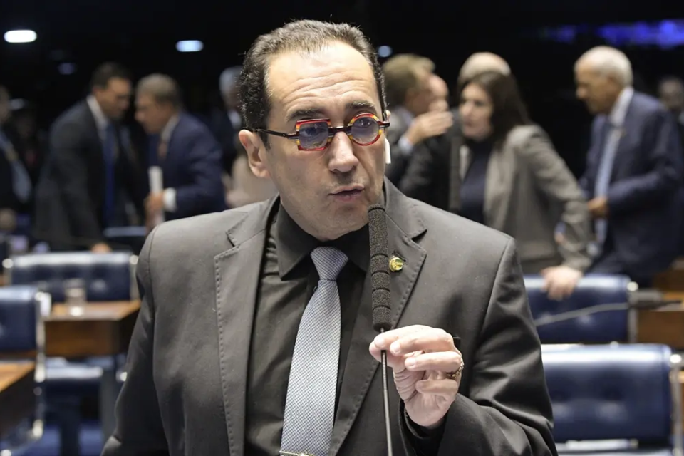 Com Parkinson, Kajuru confirma fim da carreira política e dispara: 'Quero distância'