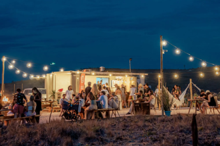 Festival une música, pôr do sol e Lua Cheia na Chapada dos Veadeiros