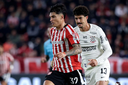Partida entre Estudiantes e Corinthians