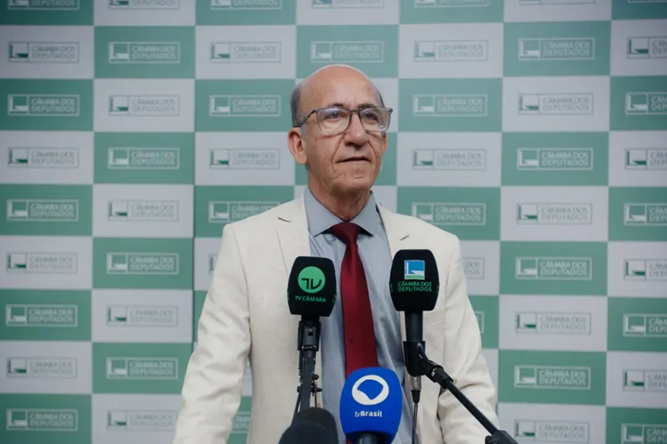 Otoni diz que Aava seria eleita se aceitasse convite para filiar ao PT