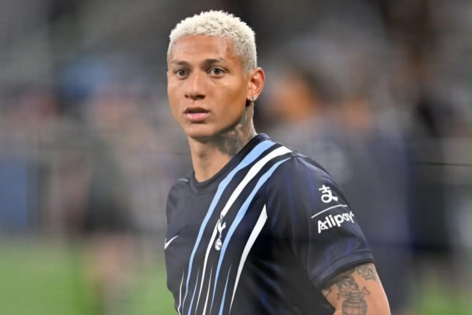 Richarlison com a camisa do Tottenham