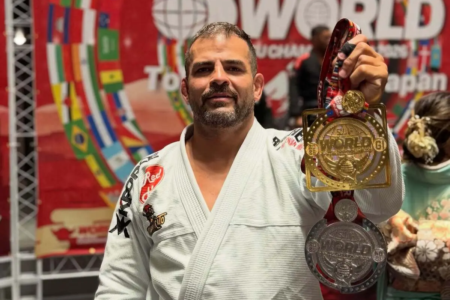 Augusto Araújo com medalhas do mundial