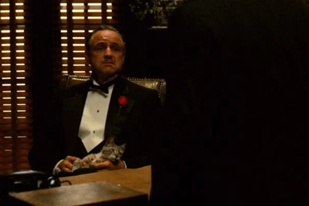 Cena de O Poderoso Chefão, com Don Vito Corleone em seu escritório, em uma das imagens mais reconhecidas do clássico sobre poder, família e crime organizado (Foto: Reprodução/Paramount Pictures)