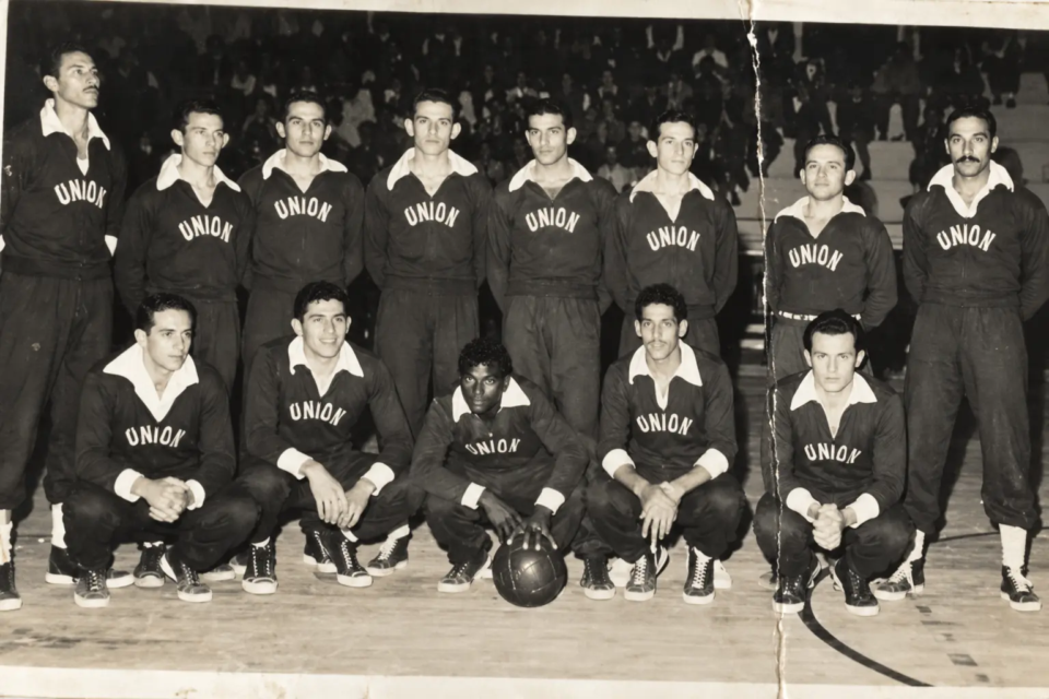 Registro histórico de equipe do Goiás Esporte Clube em uma de suas antigas formações esportivas, preservando a memória das primeiras décadas da agremiação esmeraldina (Reprodução/Acervo histórico do Goiás EC)