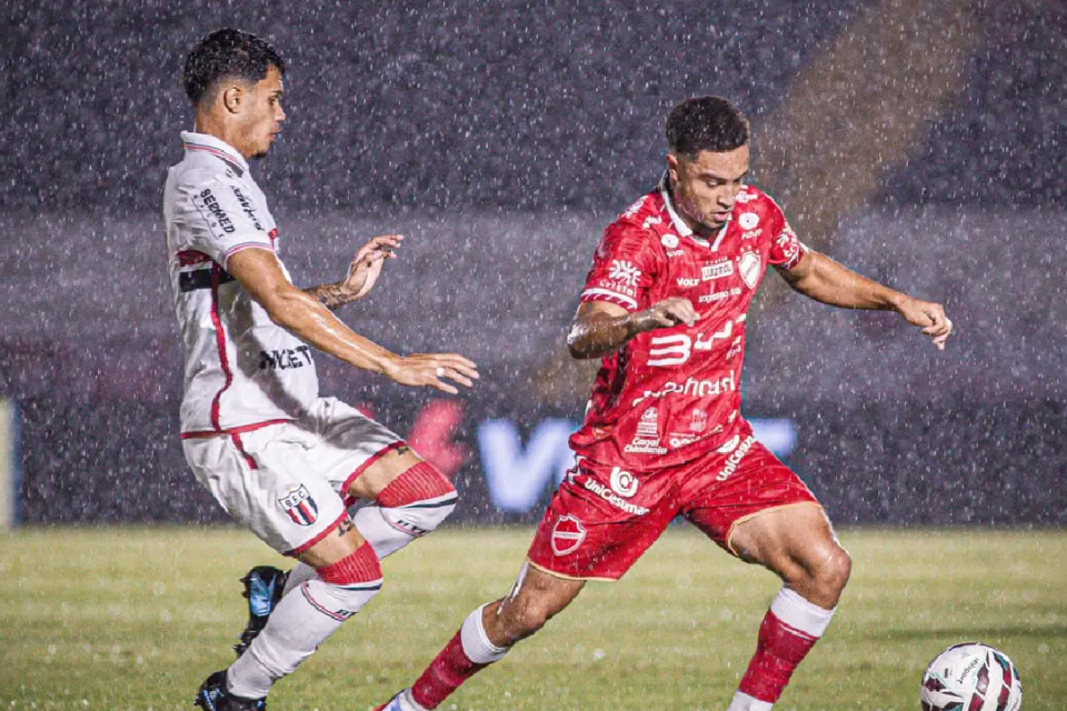 Vila Nova vence o Botafogo-SP e permanece na liderança