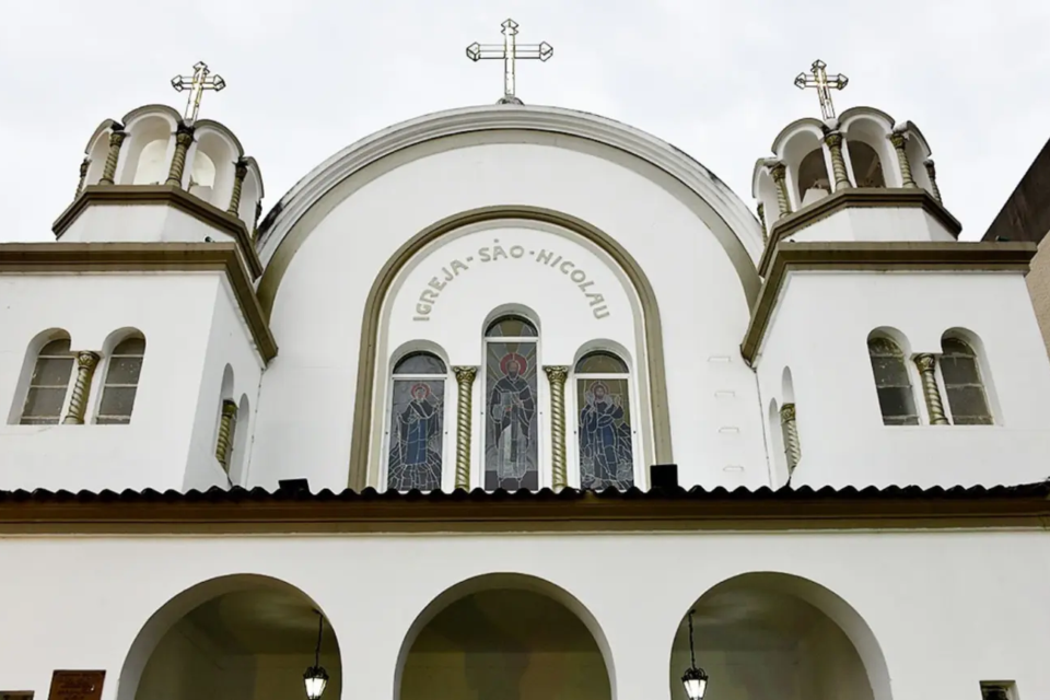 Fachada da Igreja Ortodoxa Antioquina São Nicolau, no Setor Oeste de Goiânia, templo inaugurado em 1956 que preserva a história da imigração árabe na capital (Foto: Reprodução/Instagram da Igreja São Nicolau)