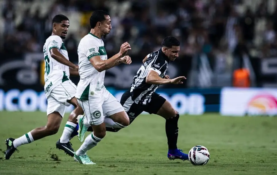 Goiás vence o Ceará e sonha com G-6