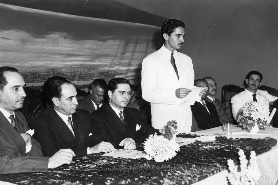 Registro histórico de solenidade com autoridades, imagem que integra o acervo da exposição sobre Venerando de Freitas Borges, primeiro prefeito de Goiânia (Divulgação)