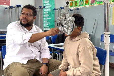 criança x oculos