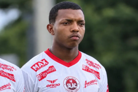 São Luís rescinde contrato com jogador que agrediu jornalista