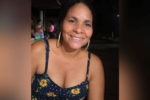 Delícia Freitas da Silva, de 59 anos, posa para foto e conta histórias sobre o nome escolhido pela mãe