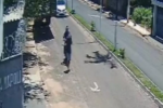 Motociclista atropelando idoso - (Foto: reprodução/PM)
