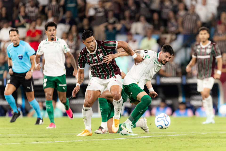Fluminense desconta no final e fica vivo no duelo