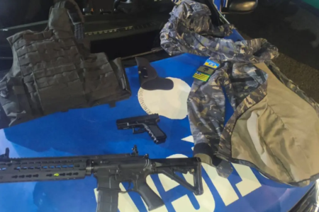 Equipamentos apreendidos com falso policial