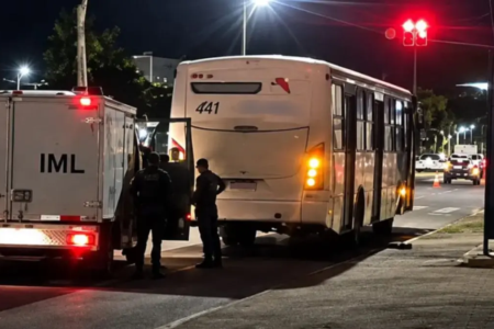 Vítima esperava no ponto quando foi atropelada - (Foto: reprodução)