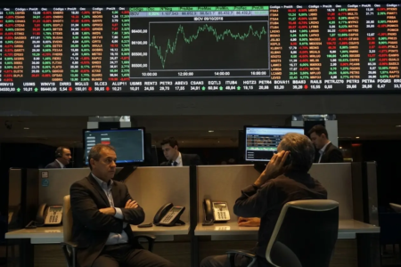 Circuit Breaker: por que Bolsa suspendeu negociações nesta 2ª; veja quando ela volta vitória de Lula Dólar sobe mais de 12% derrota de Flávio