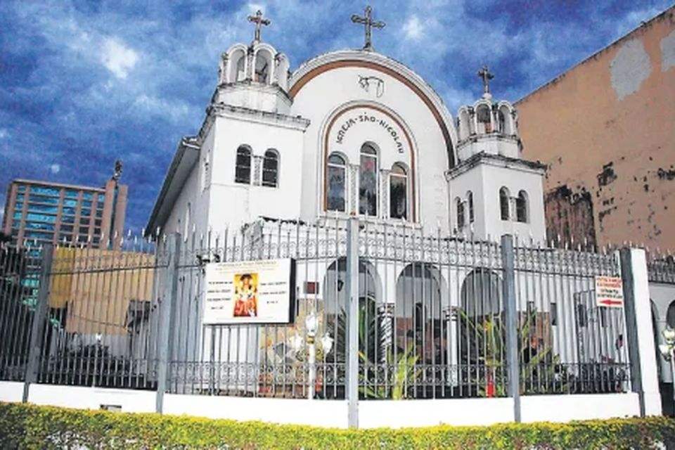 Fachada da Igreja Ortodoxa Antioquina São Nicolau, no Setor Oeste de Goiânia, templo consagrado em 1956 que preserva parte da história da imigração árabe na capital (Foto: Reprodução — autoria original a confirmar)