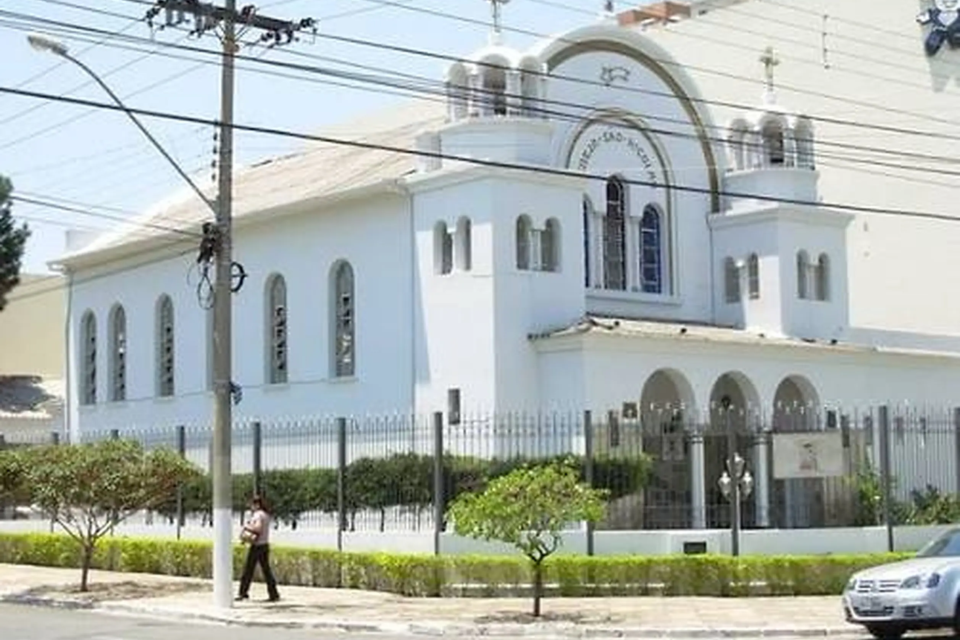 Vista externa da Igreja Ortodoxa Antioquina São Nicolau, no Setor Oeste de Goiânia, templo consagrado em 1956 que preserva parte da história da imigração árabe na capital (Foto: Reprodução/St. Nicholas Center)