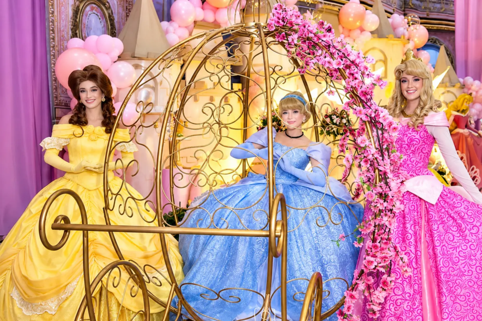 Princesas no Baile do Carro Dourado