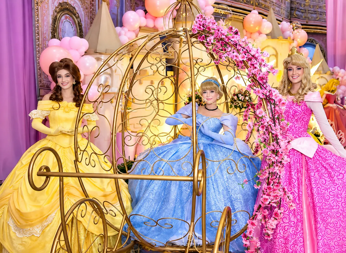 Princesas no Baile do Carro Dourado
