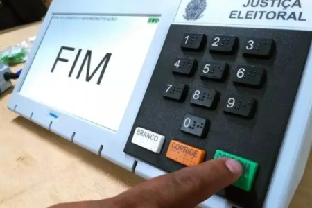 urna eletrônica com o confirma